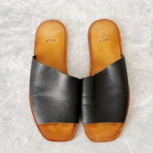 Sevilla Smith Tan and Black Leather Sandals, size 41